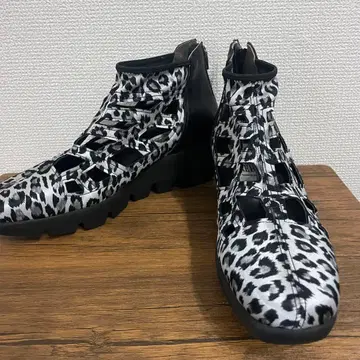 FIZZ REEN 일본제 레오파드 통굽 부츠 샌들 컷 아웃