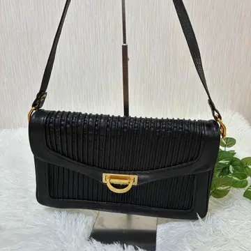 블랙 핸드백 골드 금장 장식 플리츠 디자인 포멀 입학 졸업식