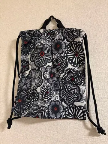 마리메꼬 유니클로 콜라보 냅색 모노톤 꽃무늬