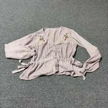 axes femme POETIQUE 딸기 자수 가디건 스트로베리