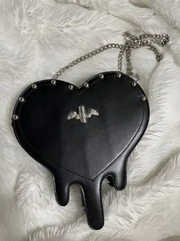 Dimmoire 하트형 숄더백 블랙
