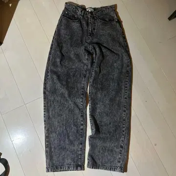 그레이 와이드 데님 팬츠 워시드 가공 페이드