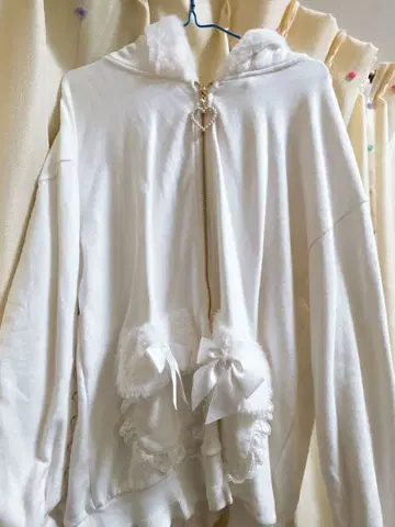 시크릿허니 토끼 귀 퍼 후드티 화이트