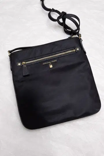 MICHAEL KORS NYLON KELSEY LG CROSSBODY