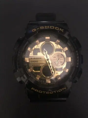G-SHOCK GA-140 블랙/골드 배터리 방전