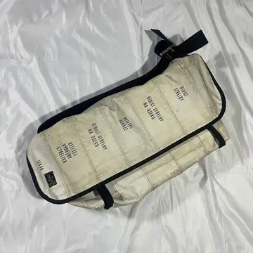 핸드메이드 크랭크 메신저백 초기