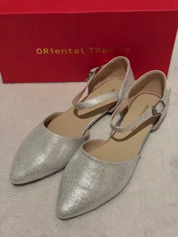 새상품 ORiental Traffic 실버 플랫슈즈 24.5cm