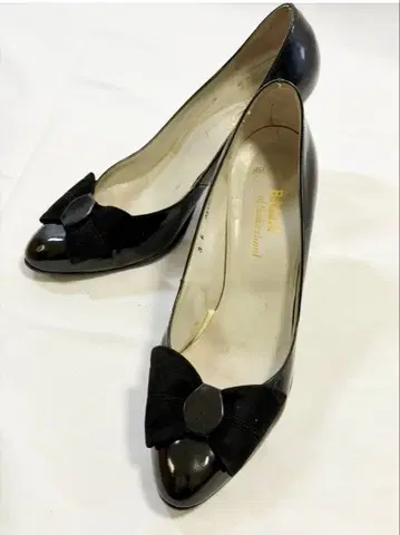 [ BALLY ] 발리 펌프스 에나멜 스웨이드 리본 블랙 3E 23.5