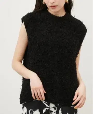 밀라 오웬 블랙 풀오버 샤기 니트 베스트