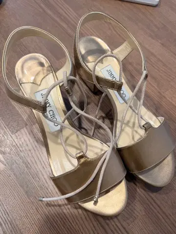JIMMY CHOO 골드 스트랩 샌들 36.5