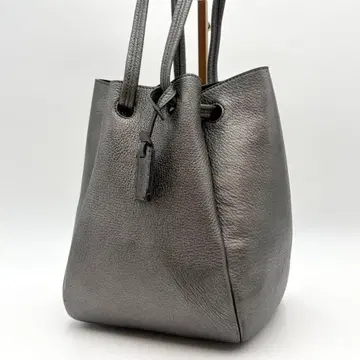 현행 정가 약 5만 HIROFU 로셰 핸드백 건메탈릭 로고 복조리