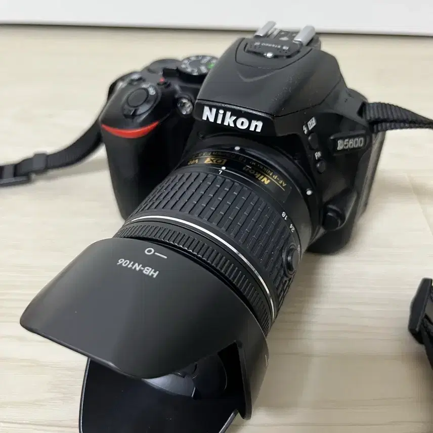 니콘 D5600 DSLR 카메라 + 렌즈 18-55mm포함