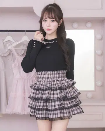 pium 프릴 하이넥 니트탑 블랙