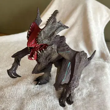 퍼시픽 림 소프트 비닐 혼 라이진 피규어