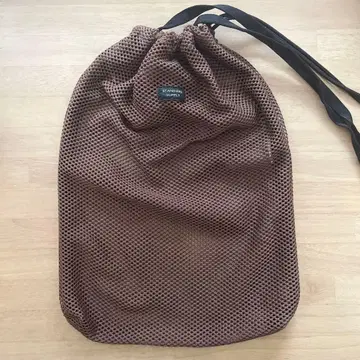 standard supply x UA 메쉬 파우치 한정판 브라운