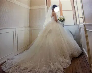 화이트 레이스 새틴 웨딩 드레스