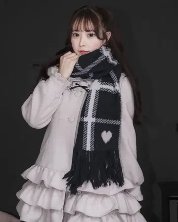 pium 하트 체크 마쉬멜로우 니트 머플러 블랙