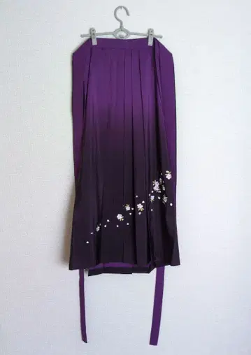 보라색 꽃무늬 자수 플리츠 하카마 그라데이션