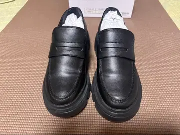 아틀리에 블루쥬 블랙 로퍼 통굽 밑창