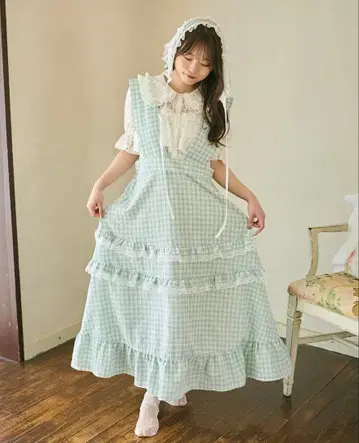 쿠틸과 레트로 레이스 티어드 오버롤 스커트