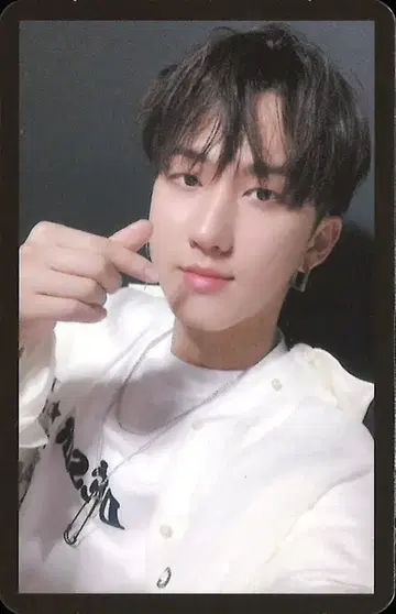 StrayKids 창빈 YELLOW WOOD 검은색 테두리