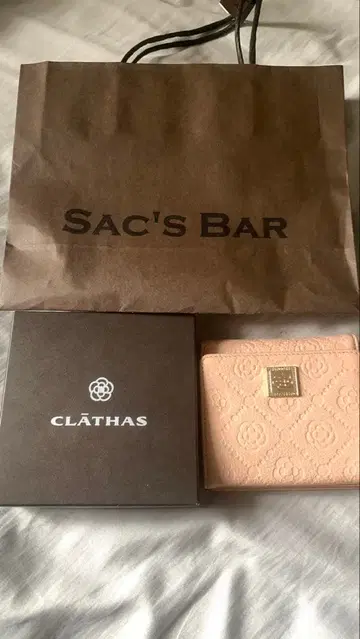 CLATHAS 핑크 가죽 장지갑