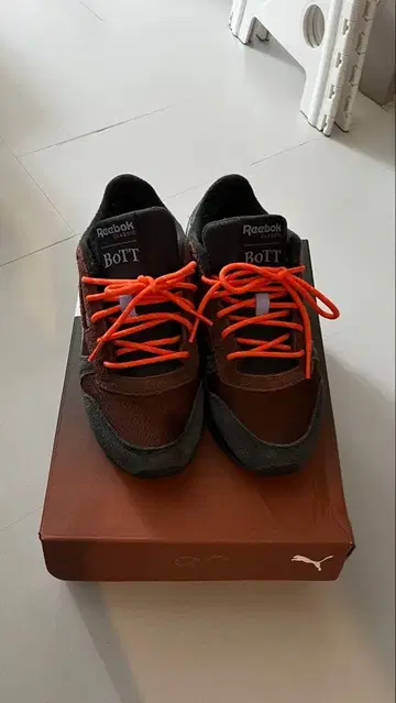 BOTT x Reebok CLASSIC LEATHER