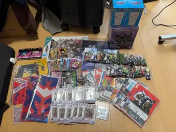 드래곤볼과 원피스 제일복권 애니메이션 굿즈 약 60~70개