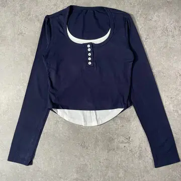 [미사용 새상품] Chiina 치이나 크롭 상의 네이비 Free