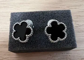 MARY QUANT 밀 프레임 귀걸이