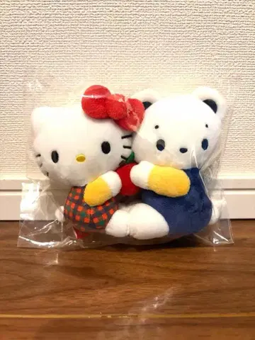 [ 미개봉 새상품 ] 파밀리아 헬로키티 콜라보 마스코트 참 봉제 인형