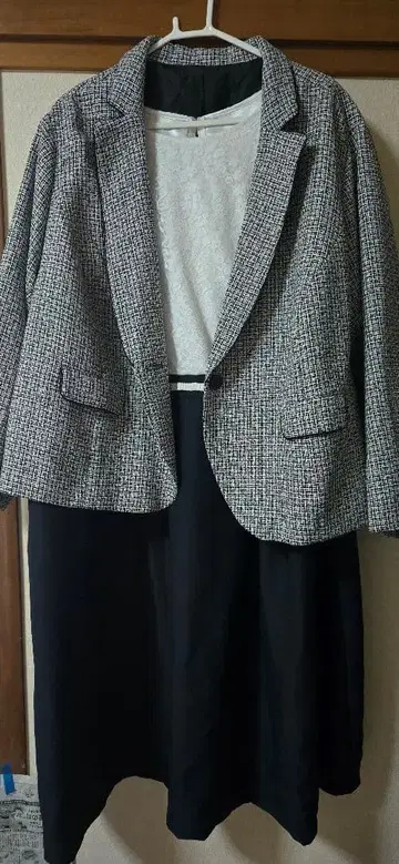 빅 사이즈, 레이스와 트위드의 원피스 수트