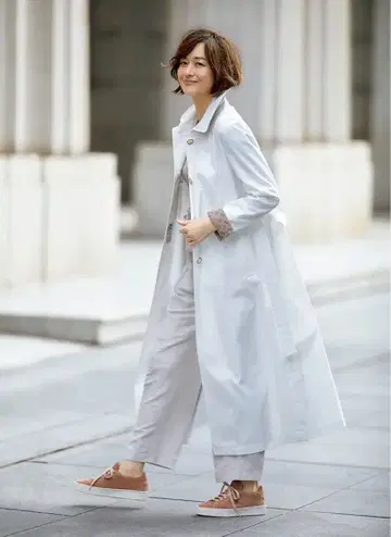 [미사용 새상품] Herno 벨트 코트 화이트