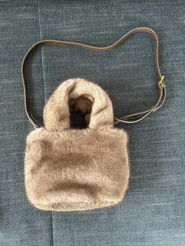 ZARA 퍼 숄더백 모카 브라운