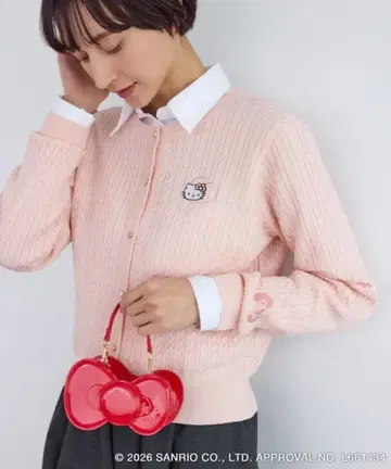 로페피크닉 헬로키티 와펜 케이블 니트 가디건