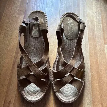 미사용 새상품 칼자노르 스웨이드 스트랩 샌들 에스파드리유 사이즈 38