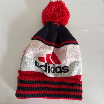 adidas 폼폼 포함 니트 모자