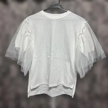 화이트 튤 장식 T셔츠 프리 사이즈
