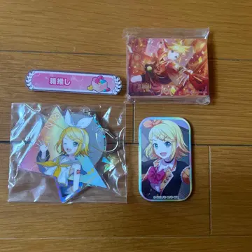 프로젝트 세카이 카가미네 린, 렌 캔 배지 등