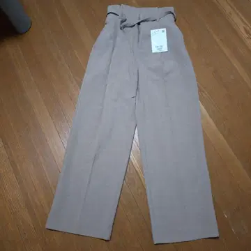 허리 벨트 포함 베이지 와이드 팬츠 SS 접촉 냉감