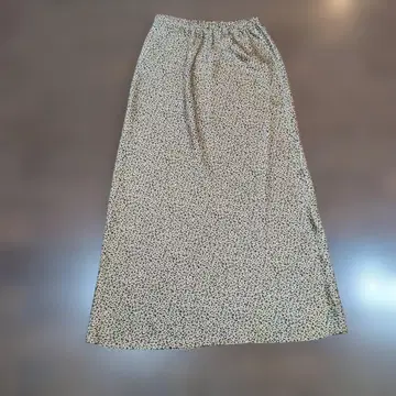 LOWRYS FARM 스트레치 새틴 스커트