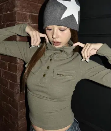 d.i.a 밀리터리 아웃포켓 터틀 상의