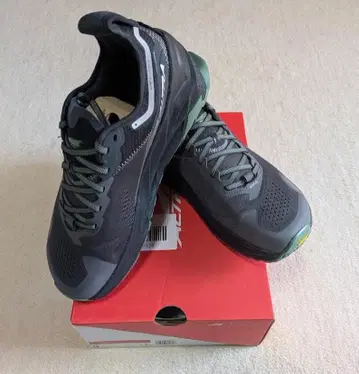 알트라 올림푸스5 US9(27.0cm)