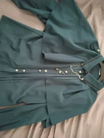 axes 그린 블라우스