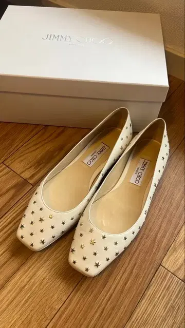 새상품급! JIMMY CHOO 스타 패턴 플랫 펌프스