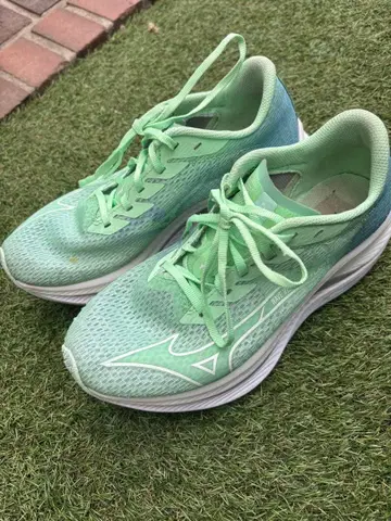 미즈노 그린 러닝화