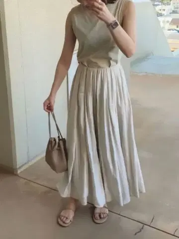 Mila Owen 턱 플레어 새틴 맥시 스커트 사이즈 0