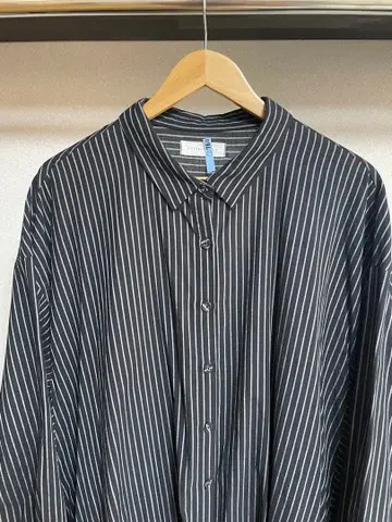 안티카 패턴 토르소 마네킹 스트라이프 셔츠 원피스 긴팔