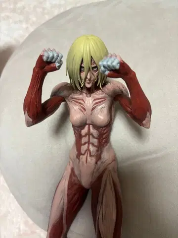 진격의 거인 제일복권 여자형 거인 피규어