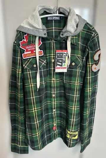 BUZZ SPUNKY (버즈 스팬키) 후드 부착 체크 셔츠입니다.